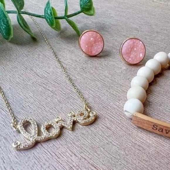 NEW Love Necklace 🩷 - Picture 9 of 10